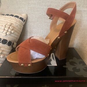 Boutique women’s heels brown size 10